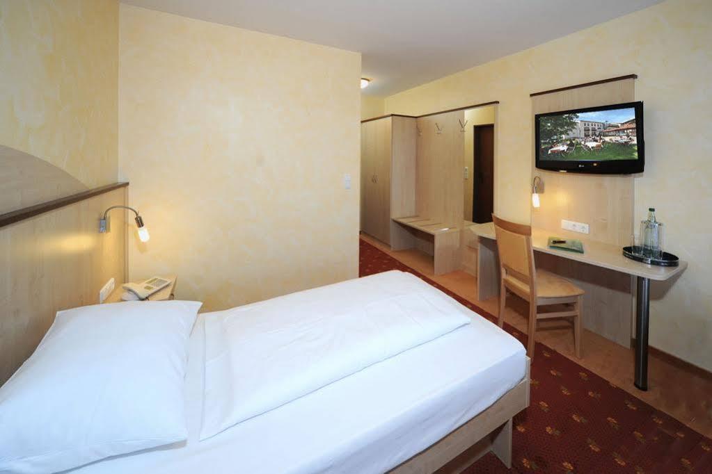 Hotel Wolfringmuehle Fensterbach Екстер'єр фото